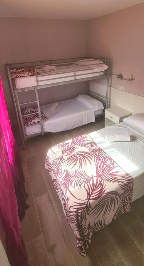 Hostal La Cabana Salou Eksteriør billede