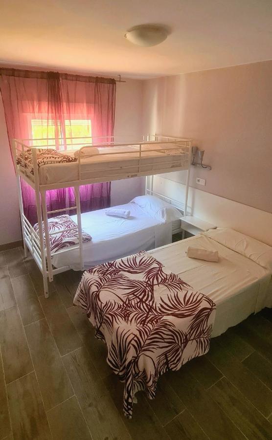 Hostal La Cabana Salou Eksteriør billede