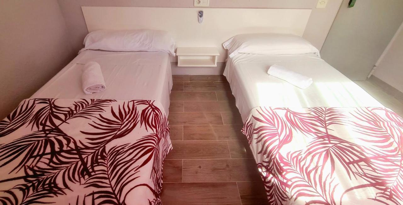 Hostal La Cabana Salou Eksteriør billede
