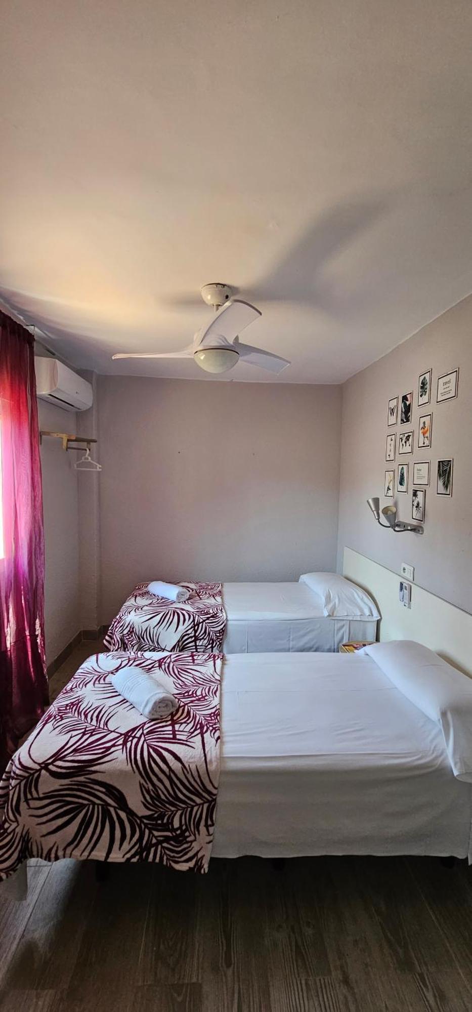 Hostal La Cabana Salou Eksteriør billede
